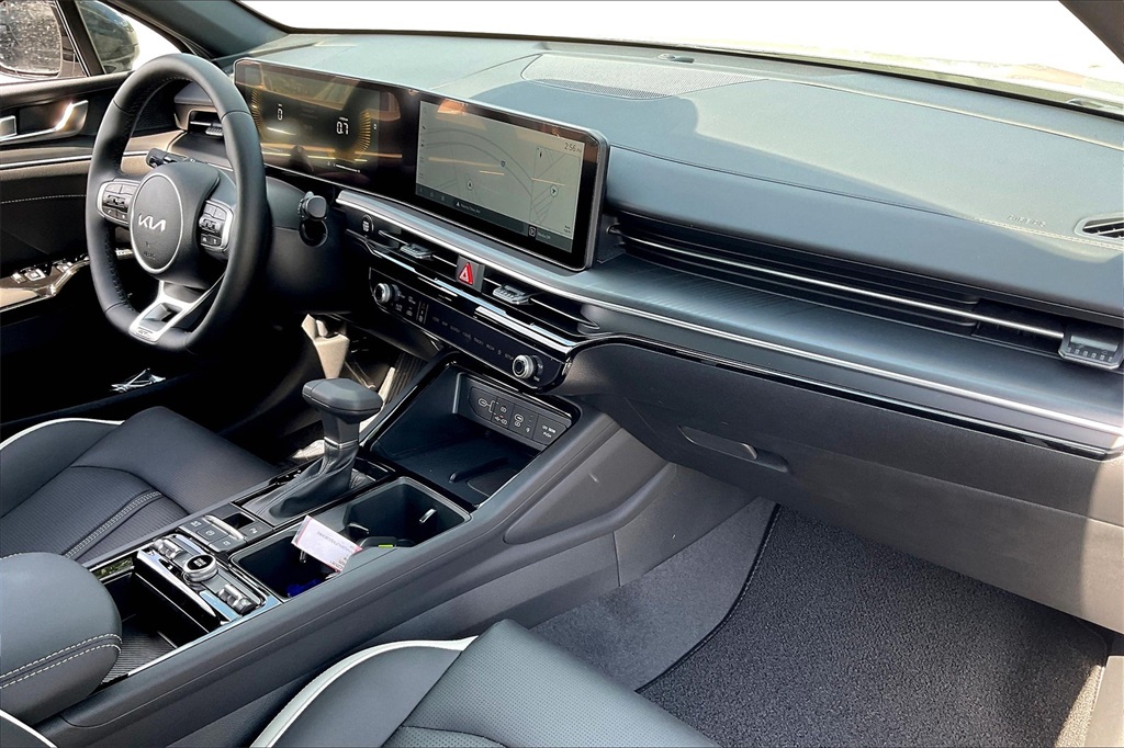 2025 Kia K5 GT-Line - Photo 10