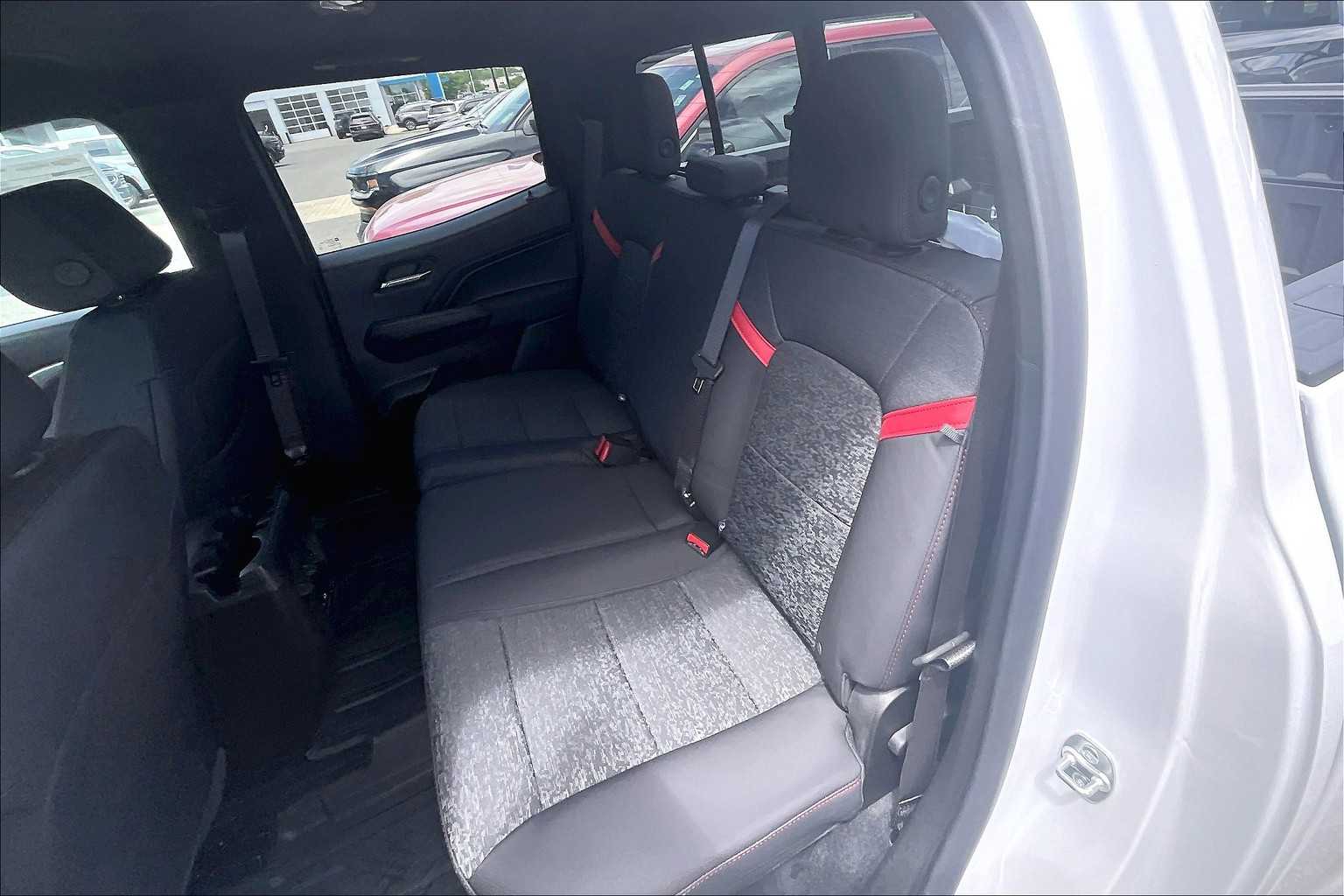 2025 Chevrolet Colorado 4WD Z71 - Photo 15