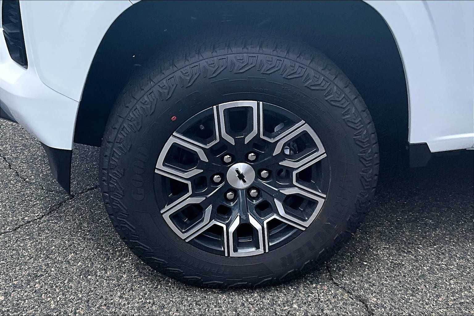 2025 Chevrolet Colorado 4WD Z71 - Photo 8
