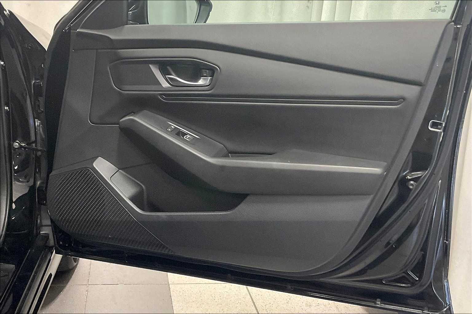 2023 Honda Accord Hybrid EX-L - Photo 12