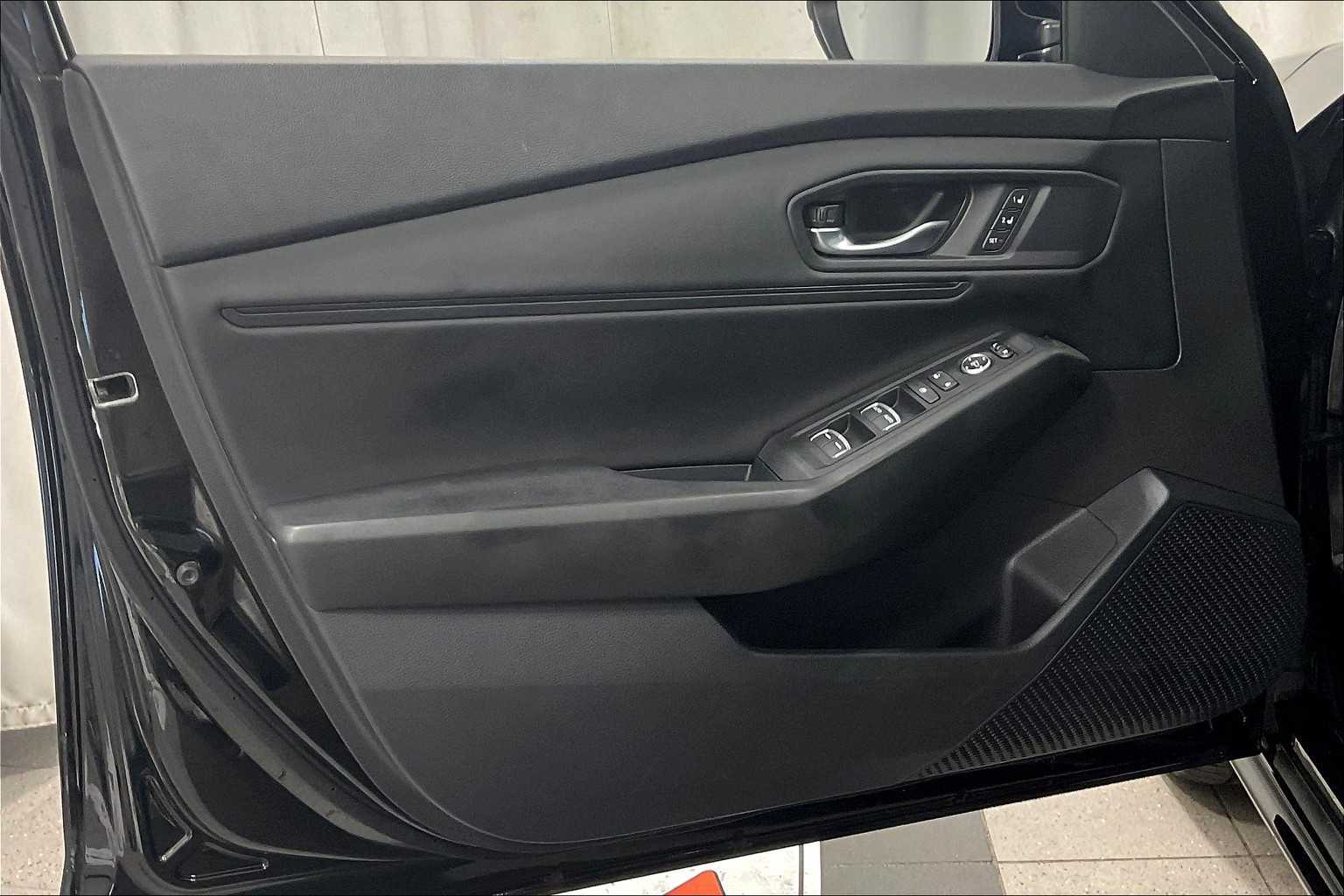 2023 Honda Accord Hybrid EX-L - Photo 9