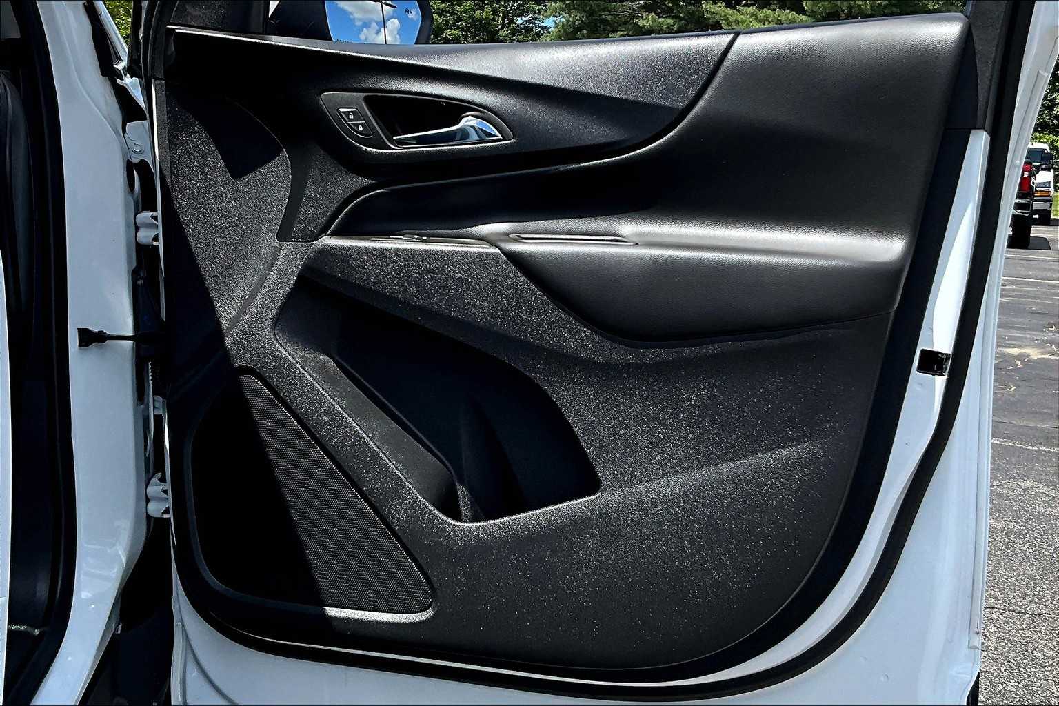 2023 Chevrolet Equinox LT - Photo 12