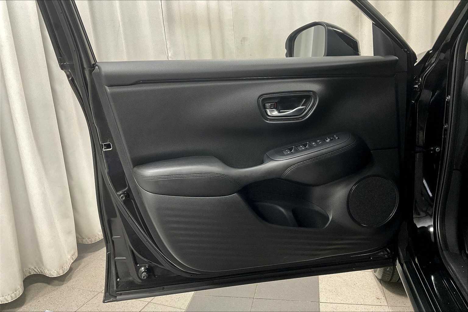 2023 Honda HR-V LX - Photo 9