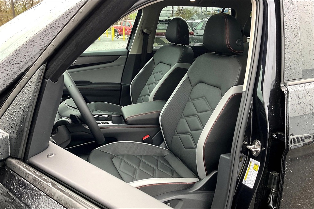 2025 Volkswagen Atlas 2.0T Peak Edition SE - Photo 11