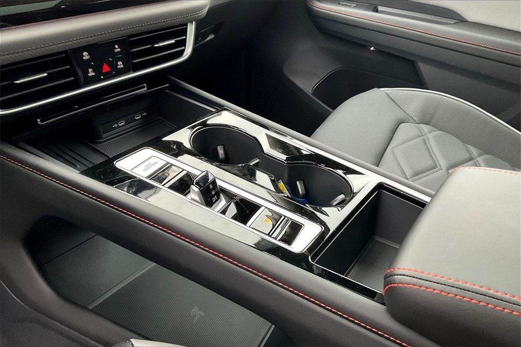 2025 Volkswagen Atlas 2.0T Peak Edition SE - Photo 14