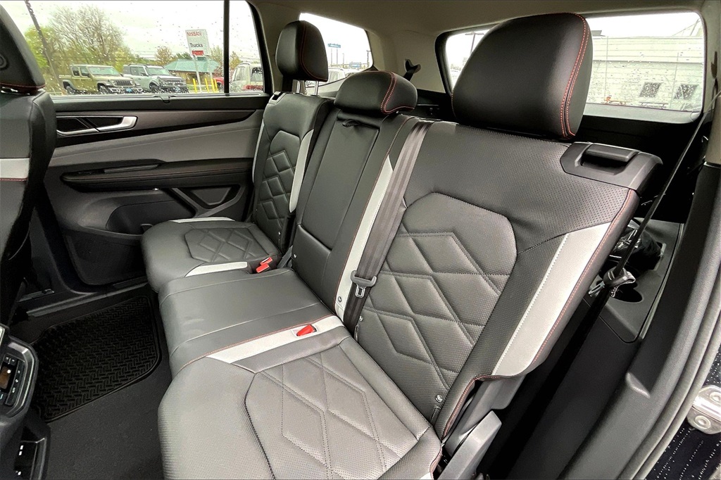 2025 Volkswagen Atlas 2.0T Peak Edition SE - Photo 15