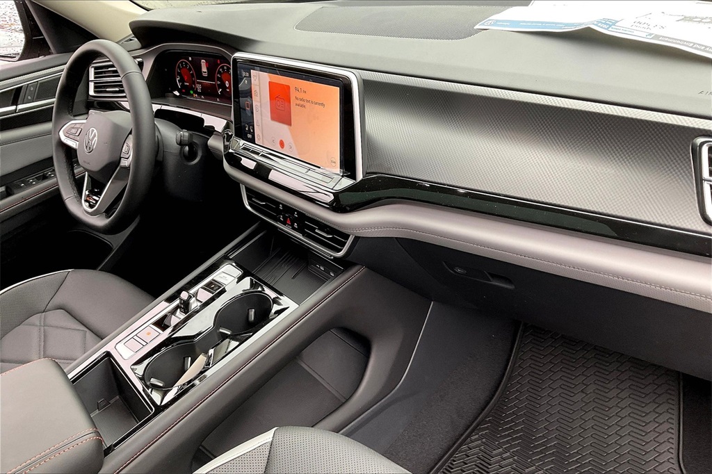 2025 Volkswagen Atlas 2.0T Peak Edition SE - Photo 10