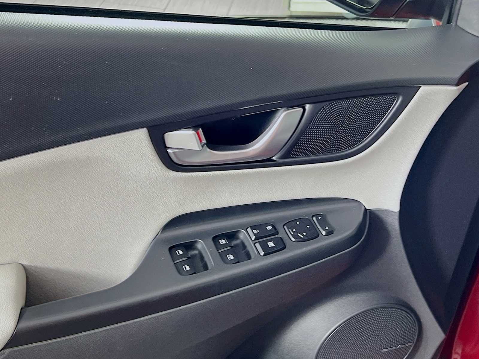 2022 Hyundai Kona Limited - Photo 18