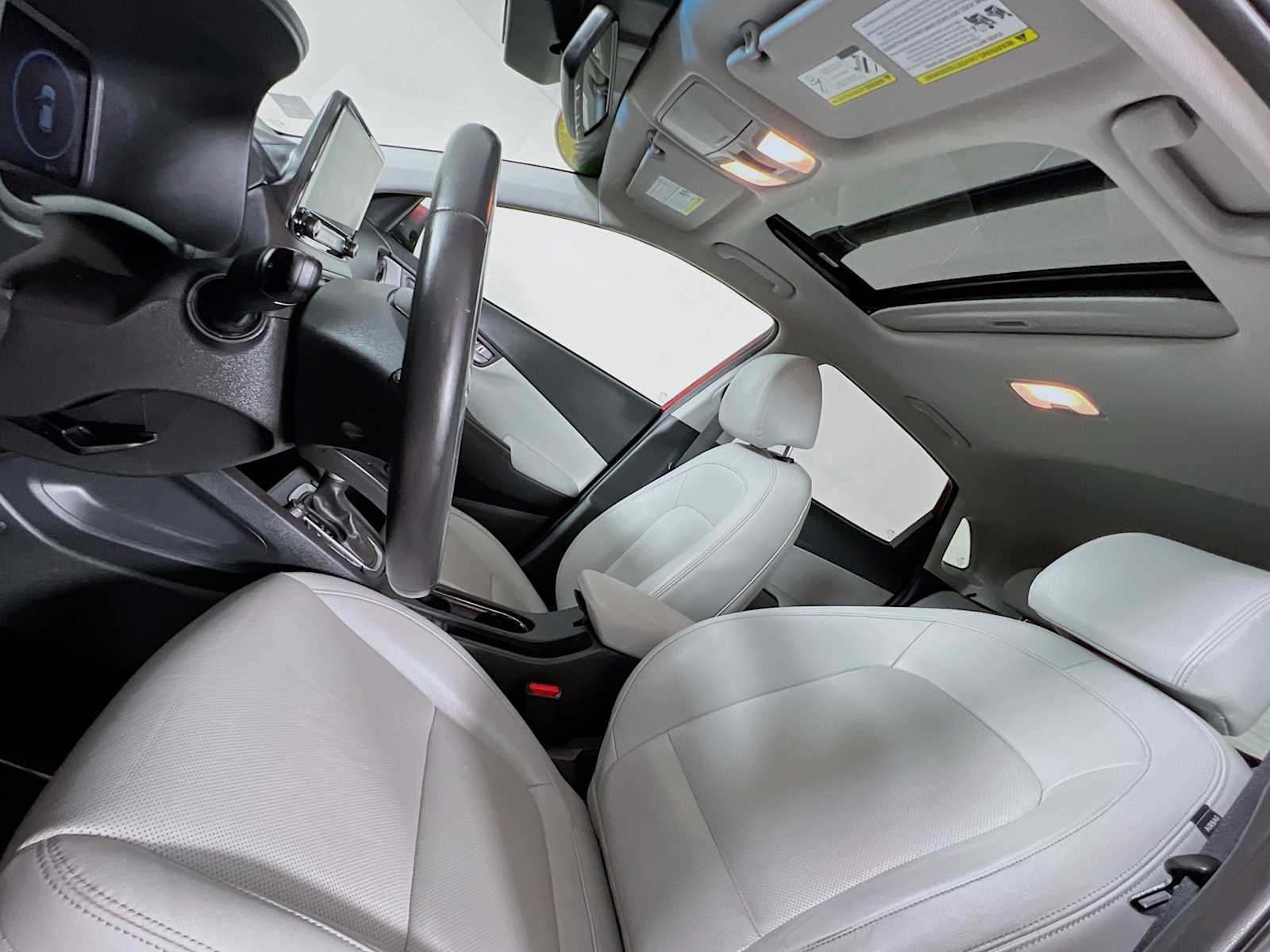 2022 Hyundai Kona Limited - Photo 23