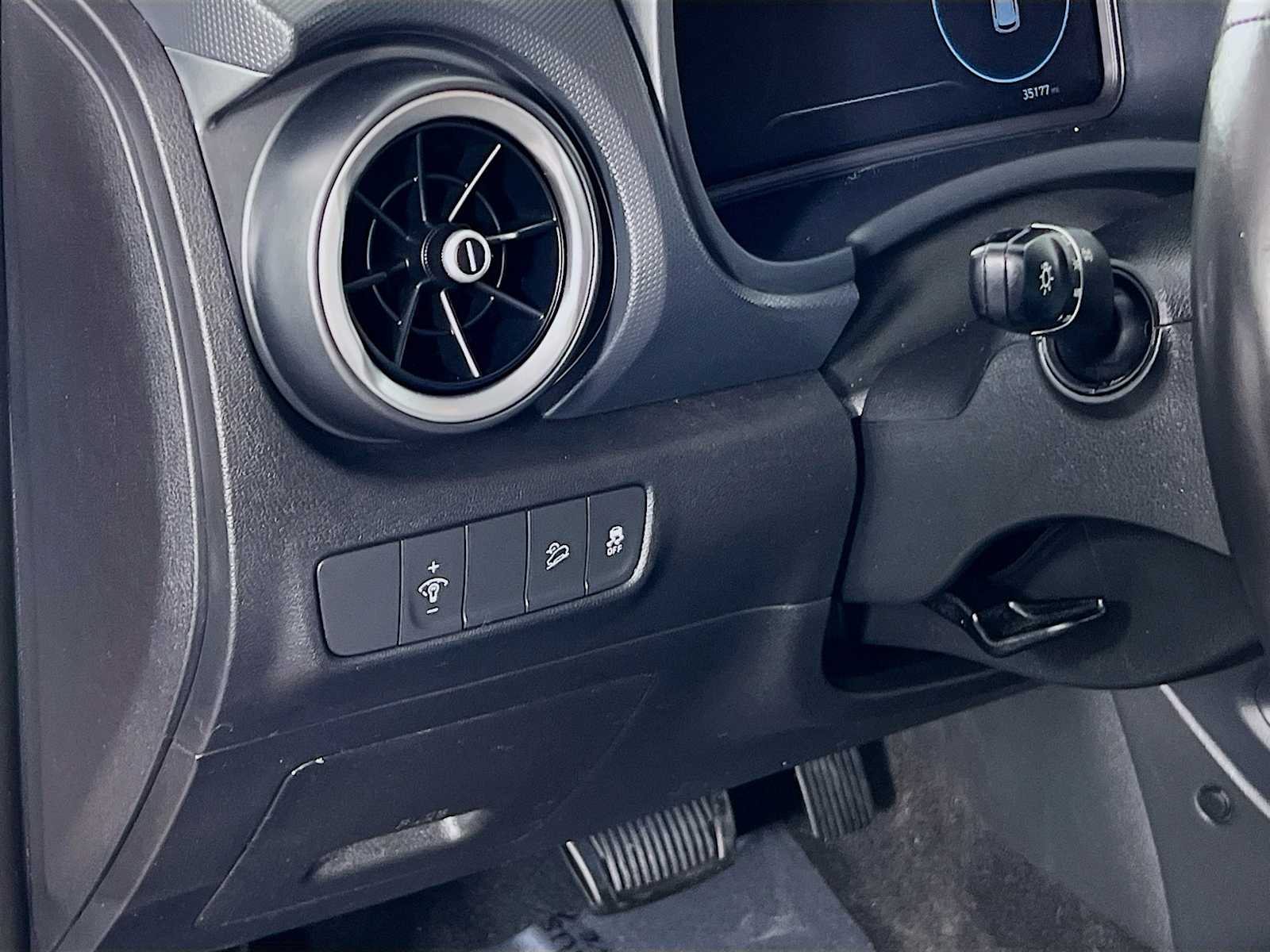 2022 Hyundai Kona Limited - Photo 10