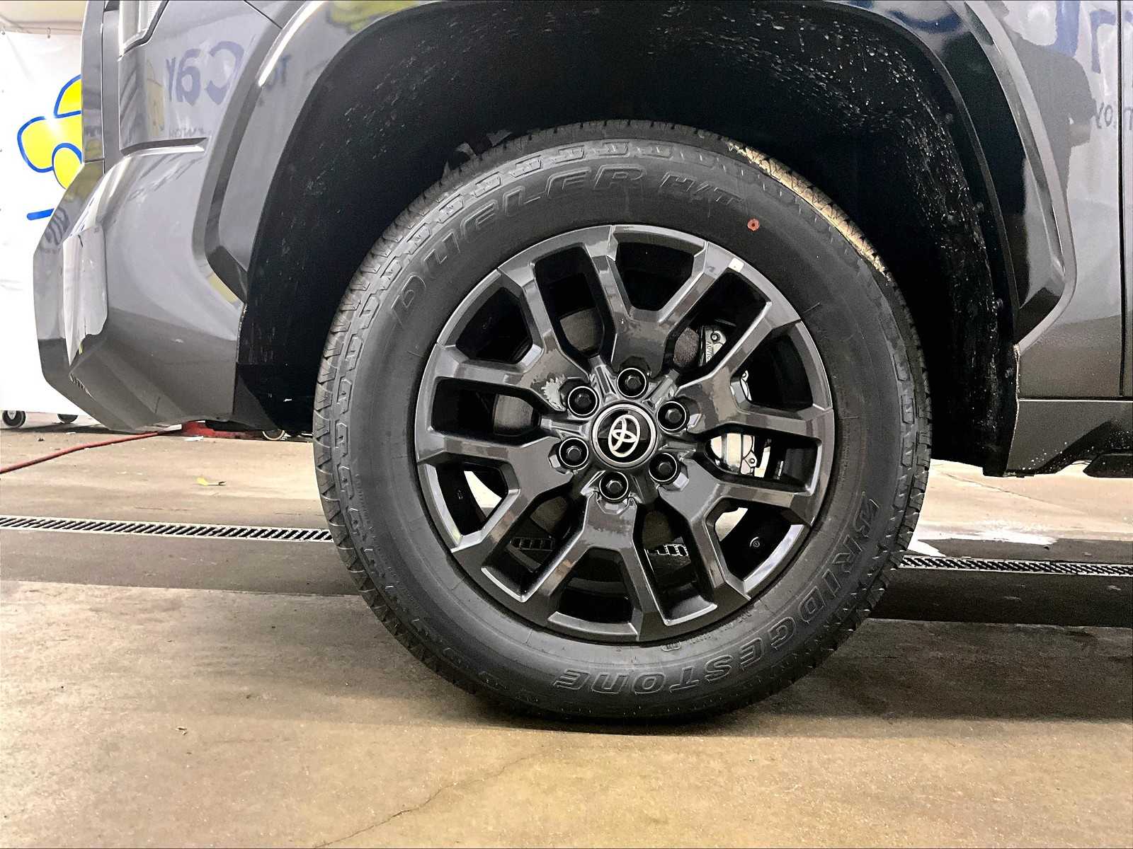 2025 Toyota Tundra Platinum Hybrid - Photo 8