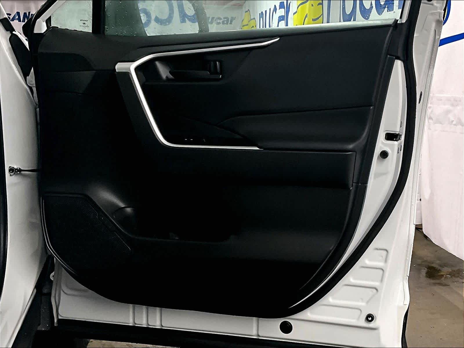 2022 Toyota RAV4 LE - Photo 12