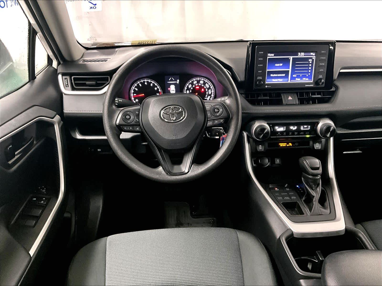 2022 Toyota RAV4 LE - Photo 17