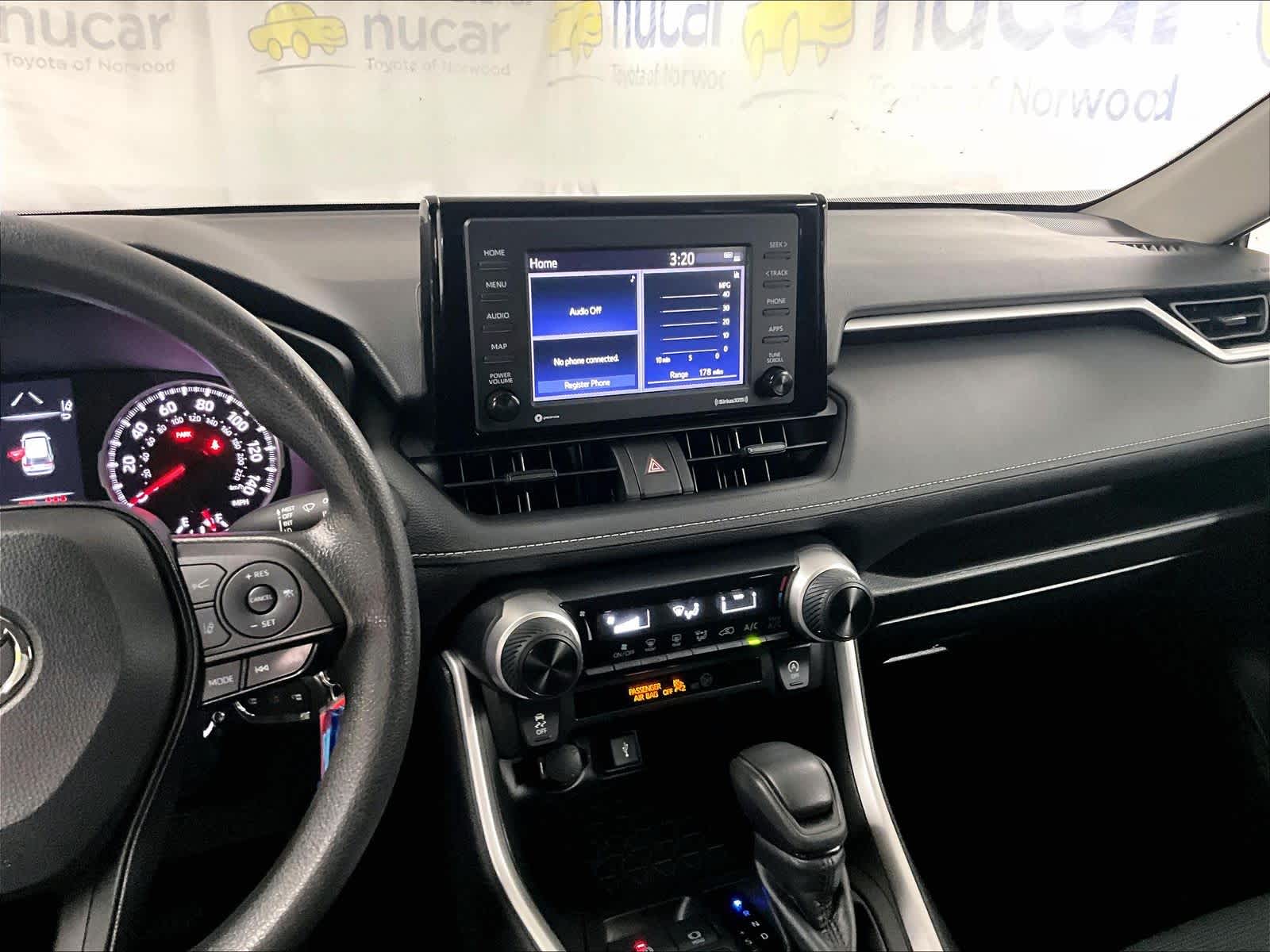2022 Toyota RAV4 LE - Photo 18