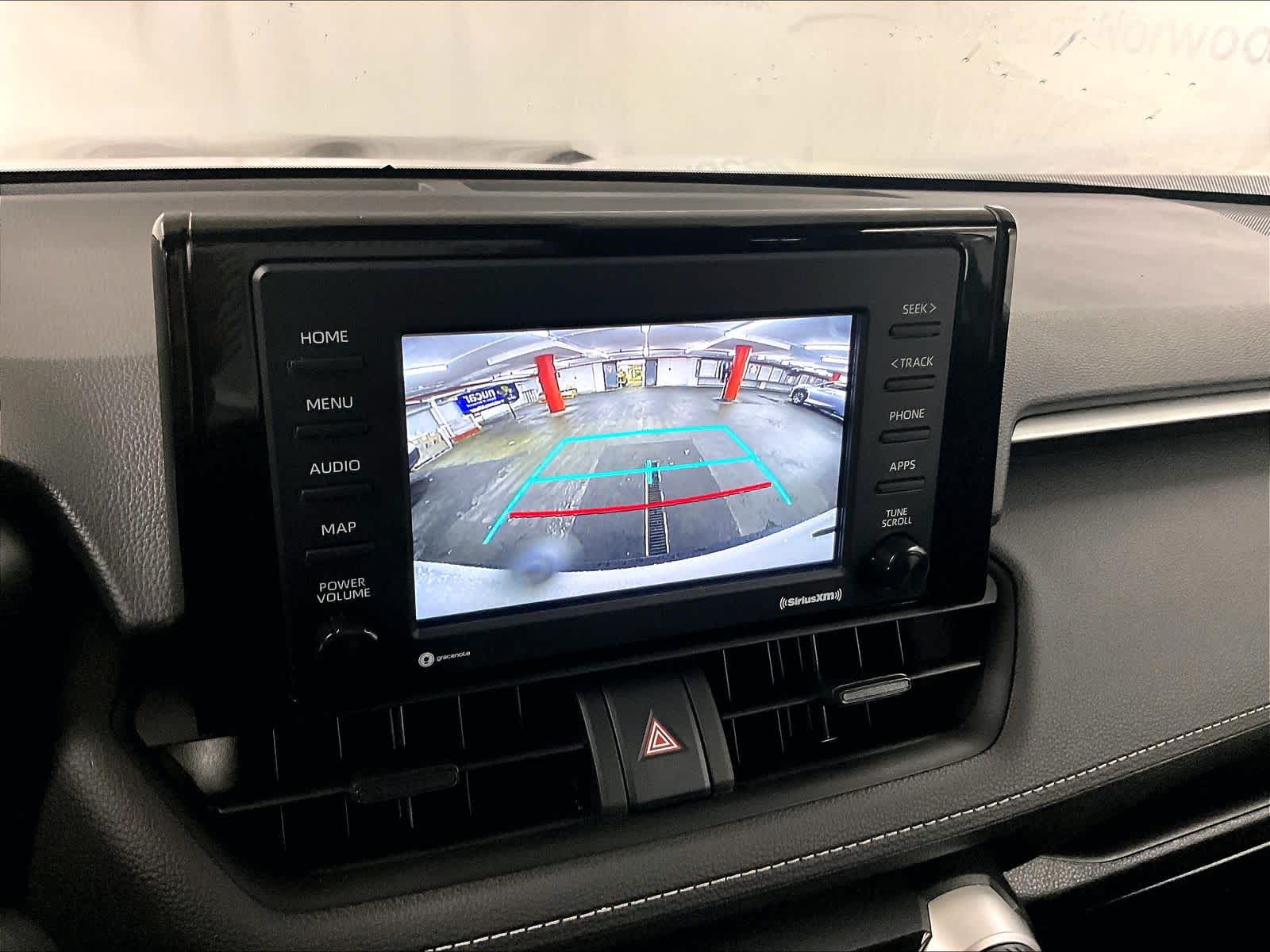 2022 Toyota RAV4 LE - Photo 19