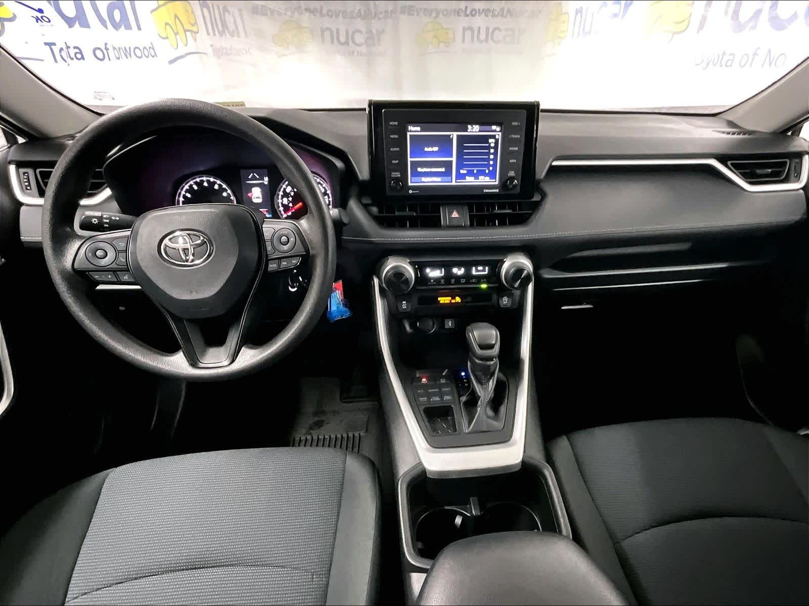 2022 Toyota RAV4 LE - Photo 21