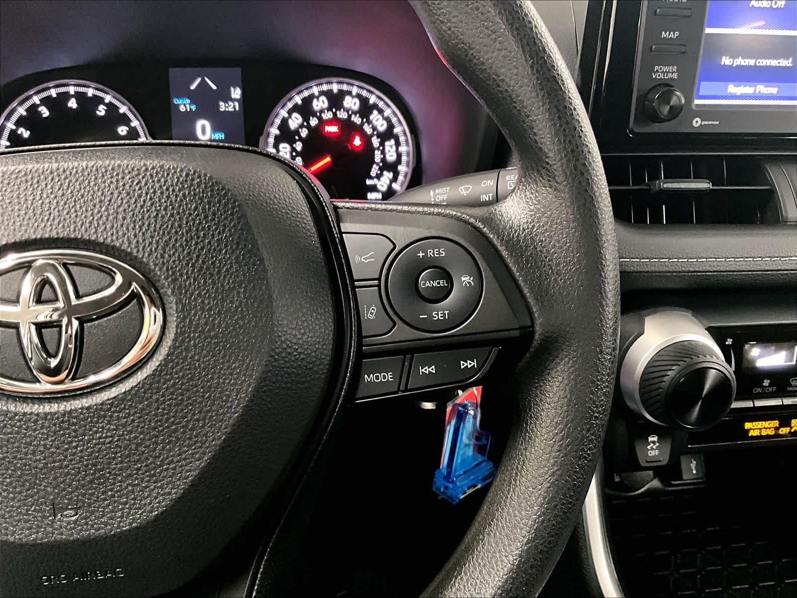 2022 Toyota RAV4 LE - Photo 23