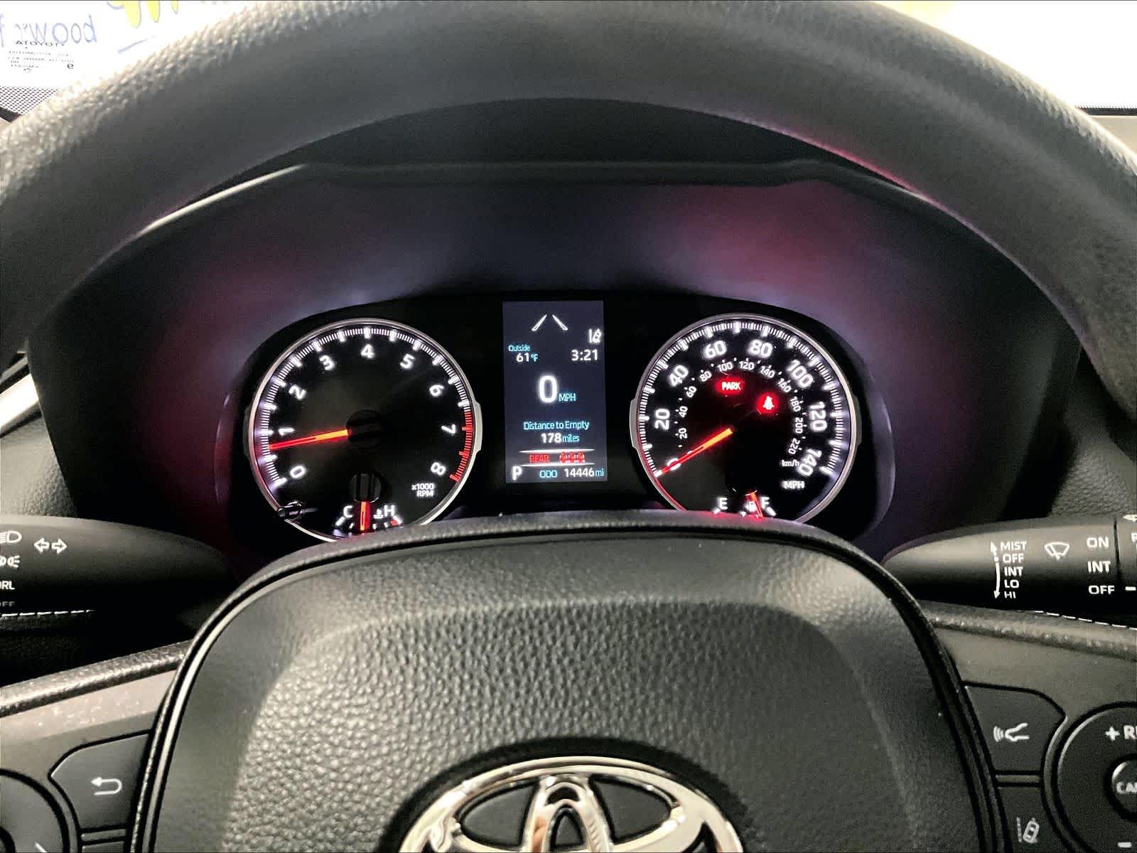 2022 Toyota RAV4 LE - Photo 24