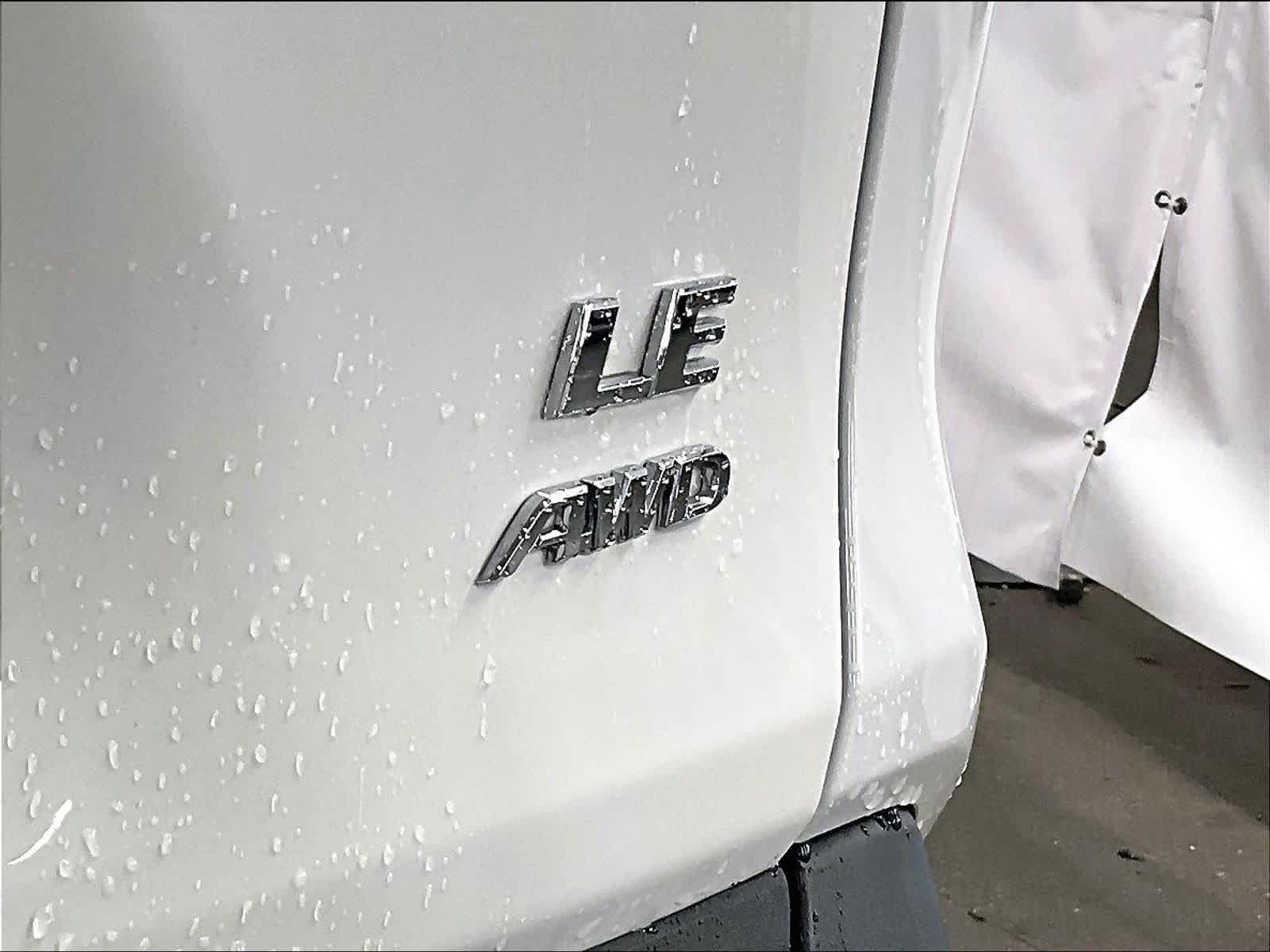 2022 Toyota RAV4 LE - Photo 28