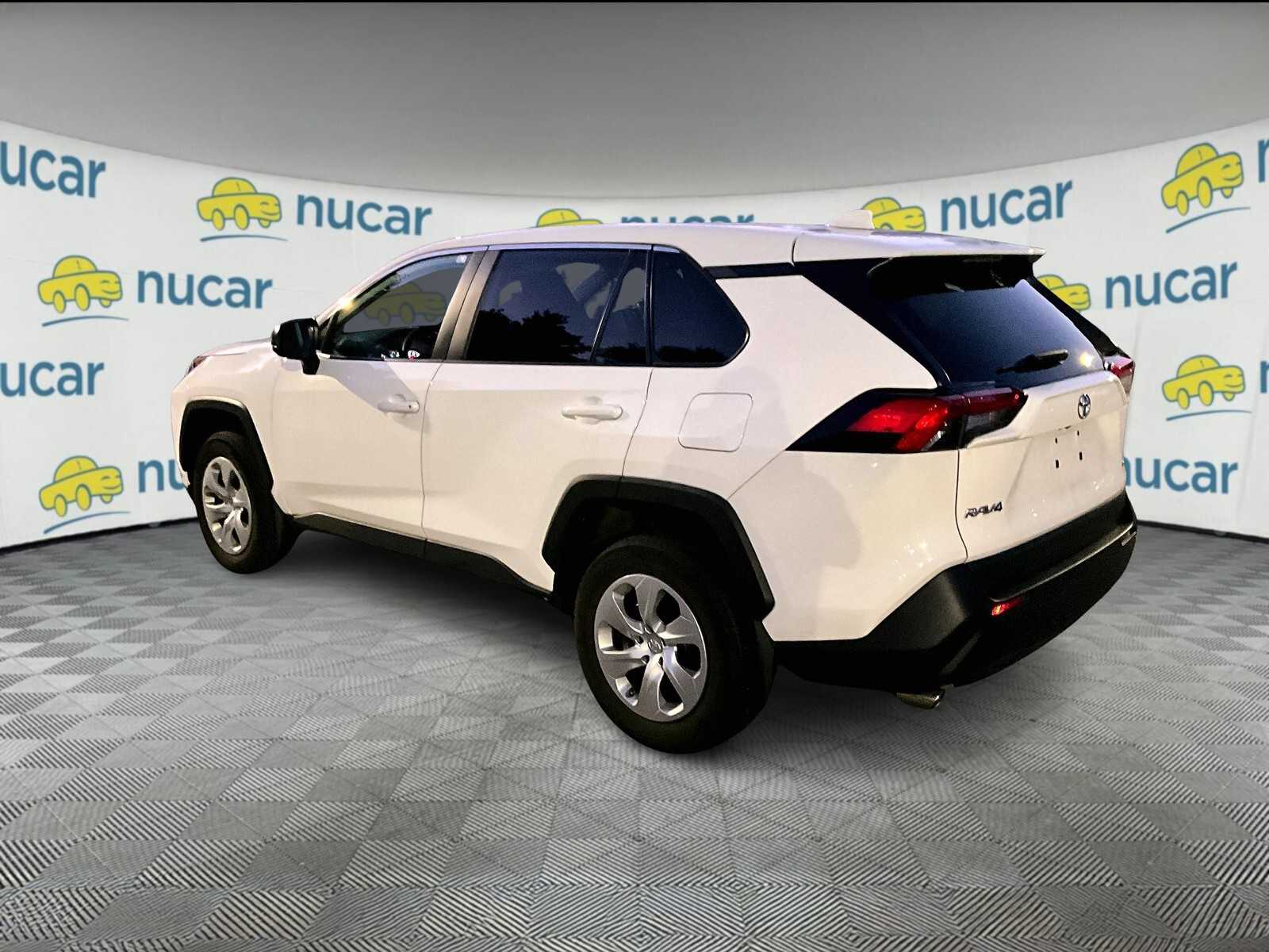 2022 Toyota RAV4 LE - Photo 3
