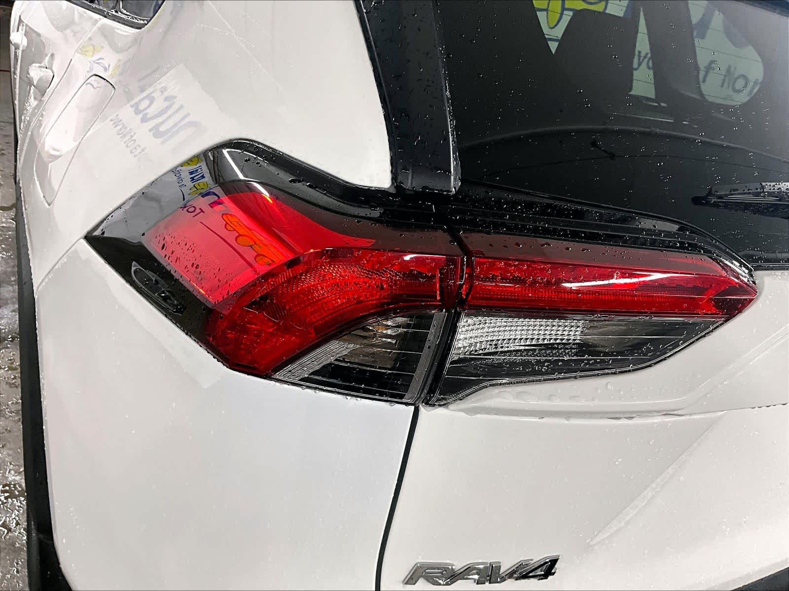 2022 Toyota RAV4 LE - Photo 33