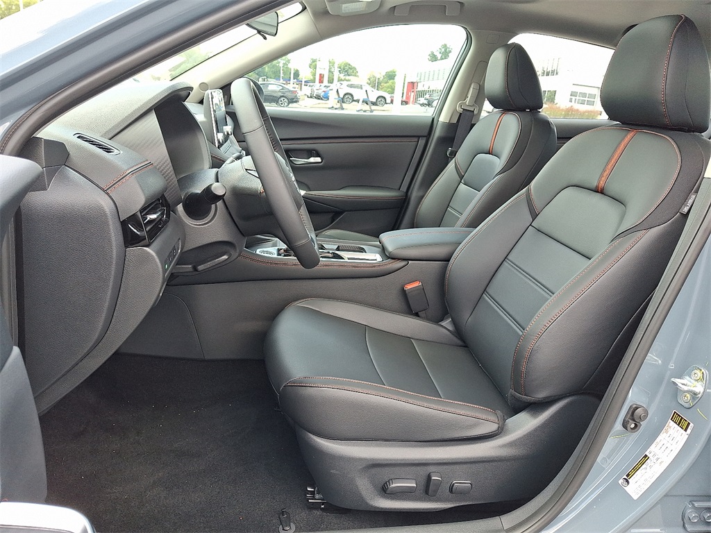 2025 Nissan Sentra SR - Photo 9