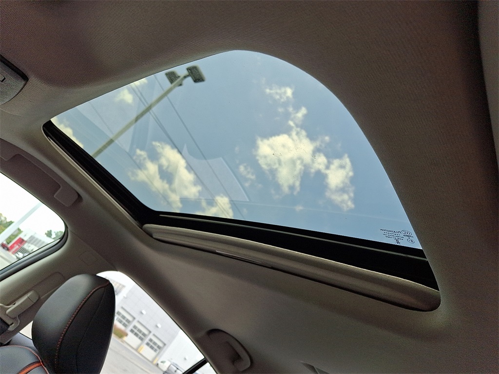 2025 Nissan Sentra SR - Photo 10