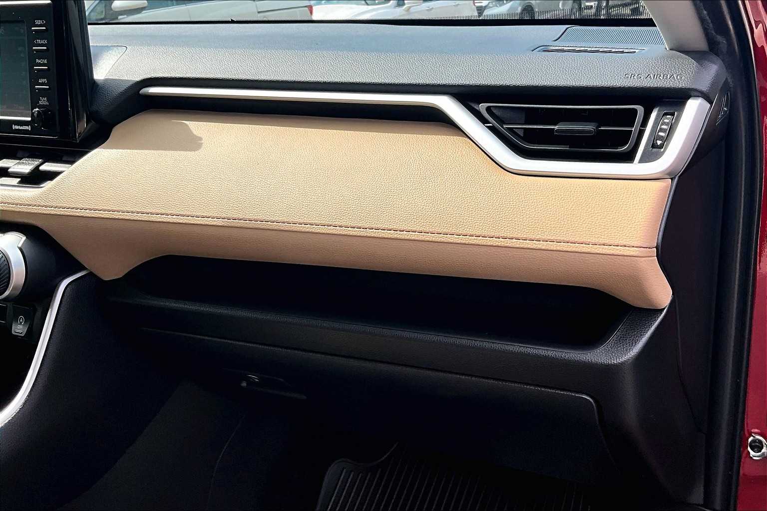 2022 Toyota RAV4 XLE - Photo 13