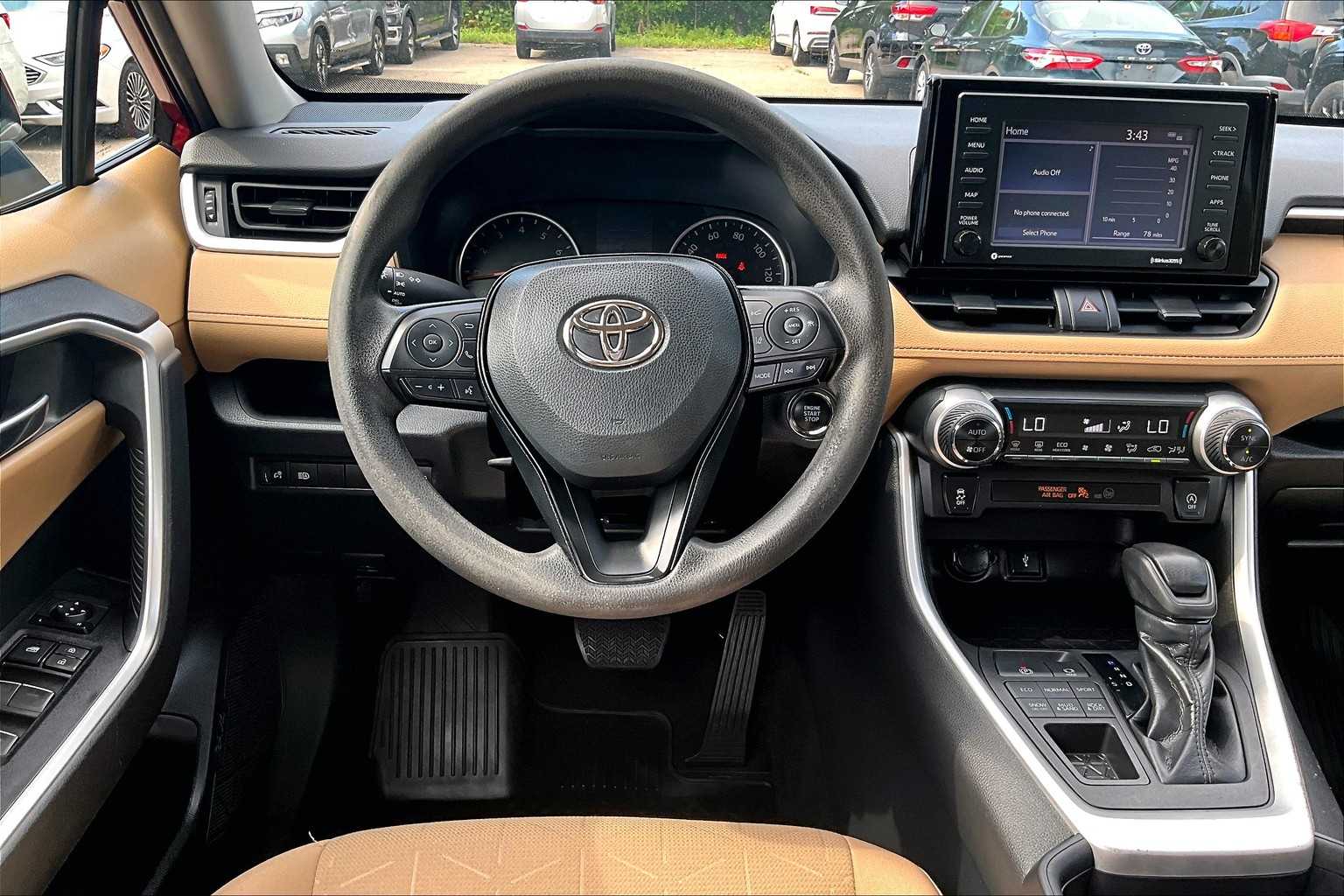 2022 Toyota RAV4 XLE - Photo 17