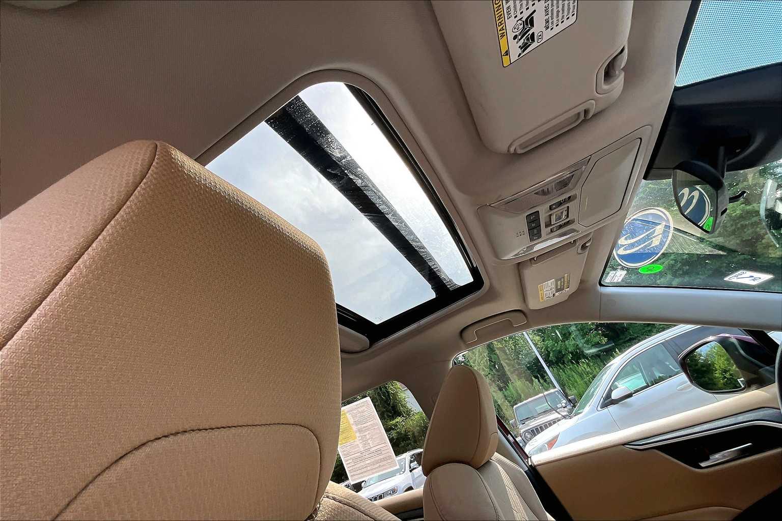 2022 Toyota RAV4 XLE - Photo 22