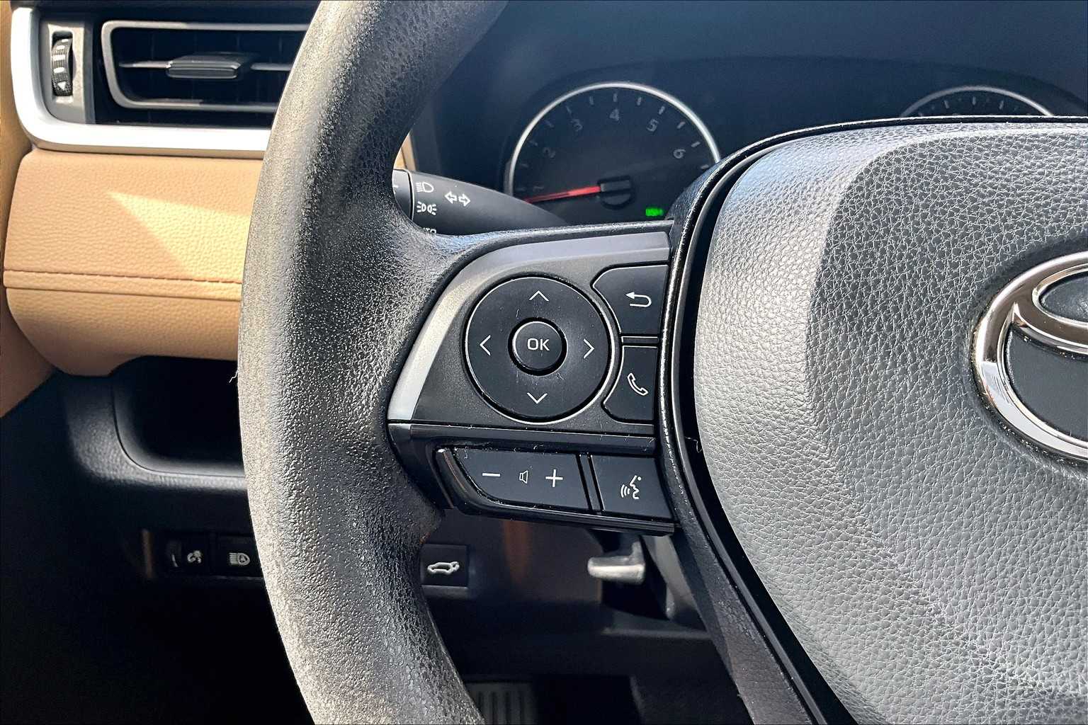 2022 Toyota RAV4 XLE - Photo 23