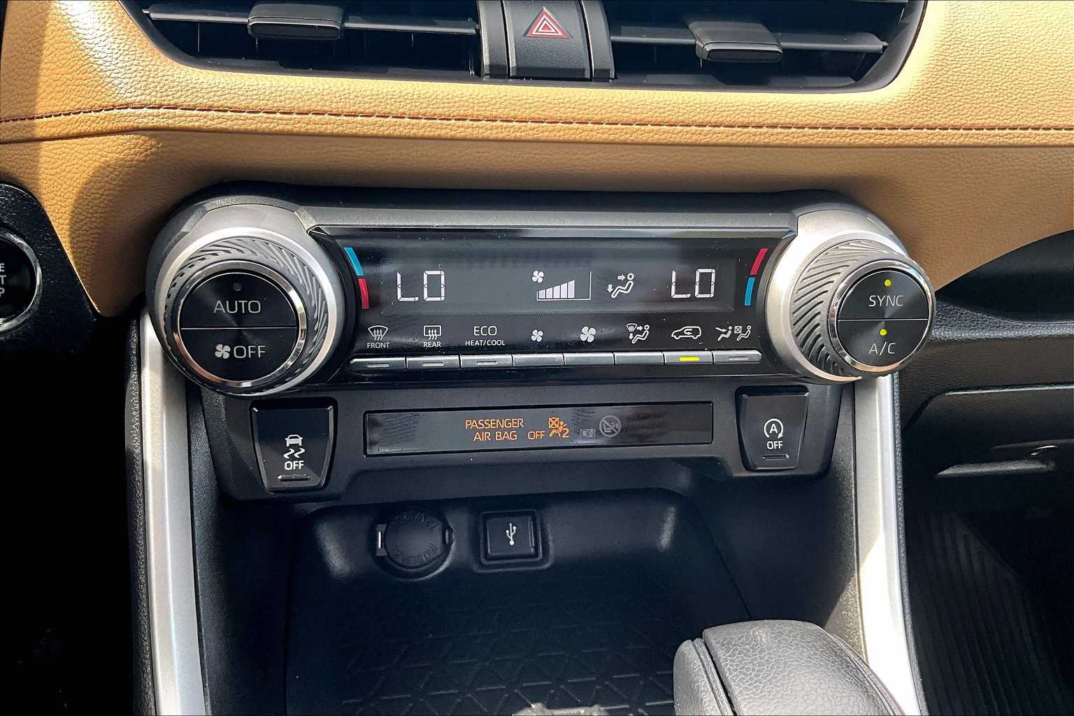 2022 Toyota RAV4 XLE - Photo 26