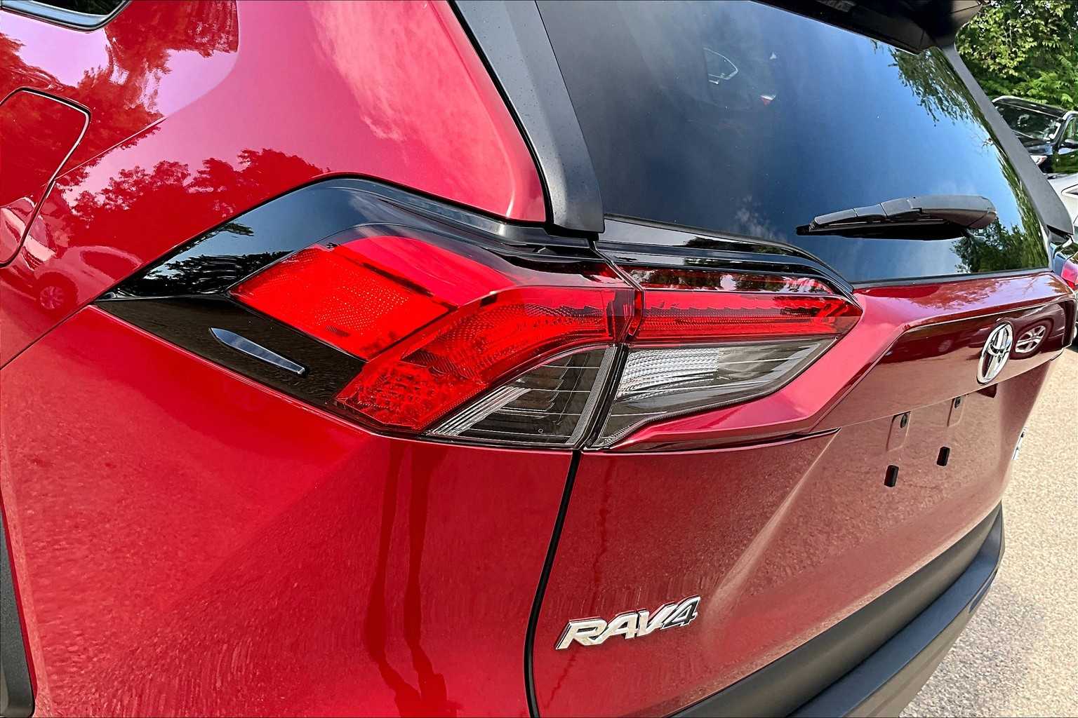 2022 Toyota RAV4 XLE - Photo 34