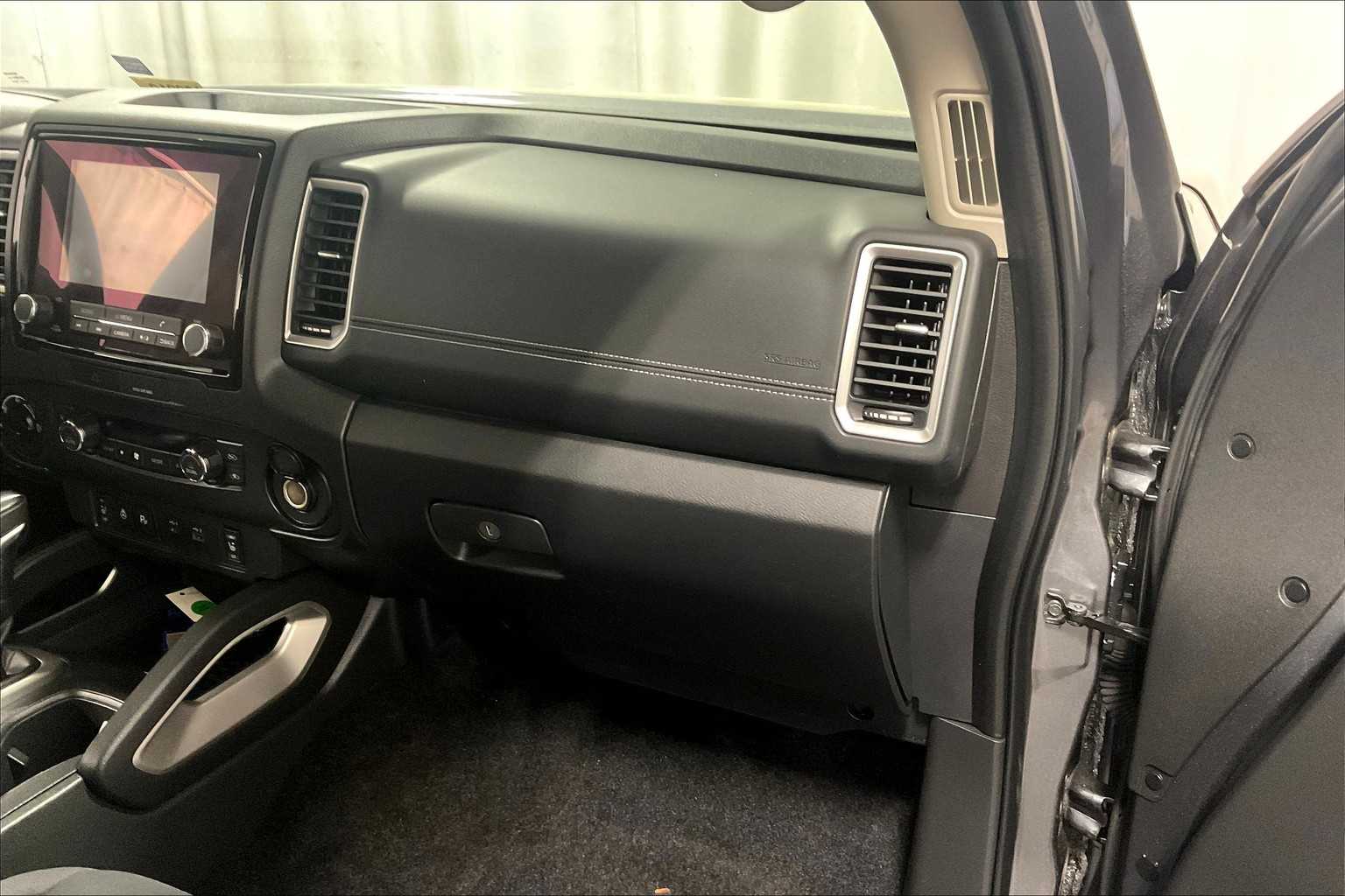 2023 Nissan Frontier SV - Photo 13