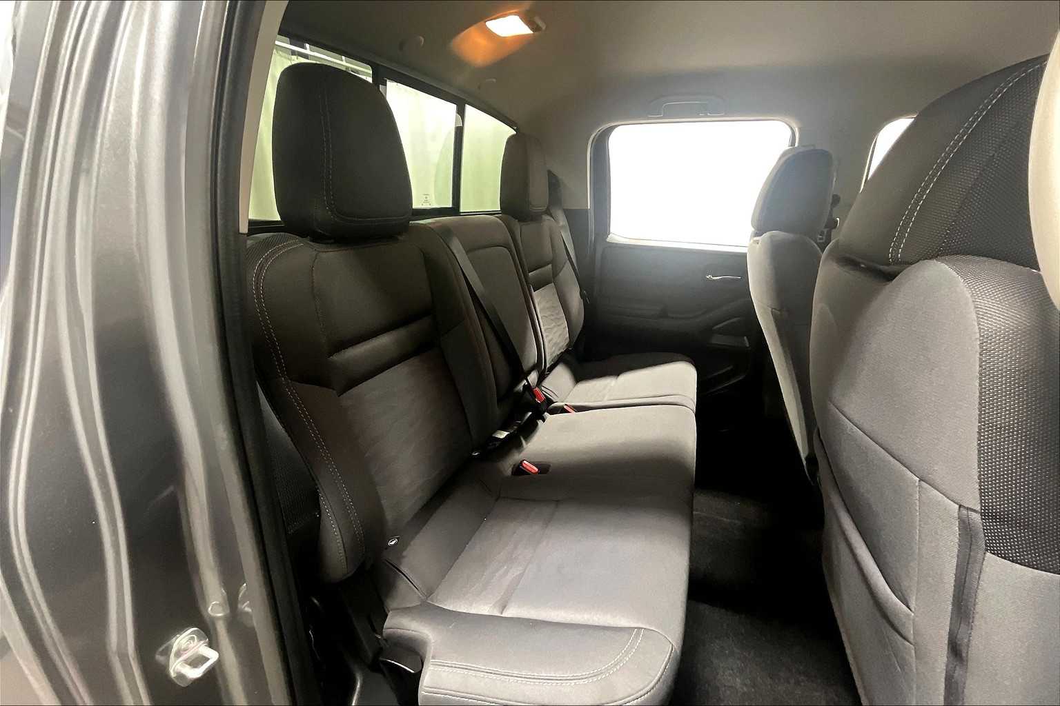 2023 Nissan Frontier SV - Photo 16
