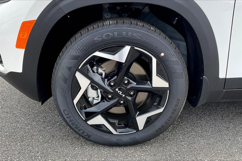 2025 Kia Seltos EX - Photo 8