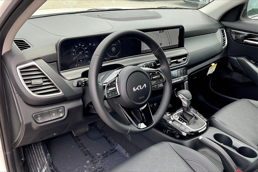 2025 Kia Seltos EX - Photo 9