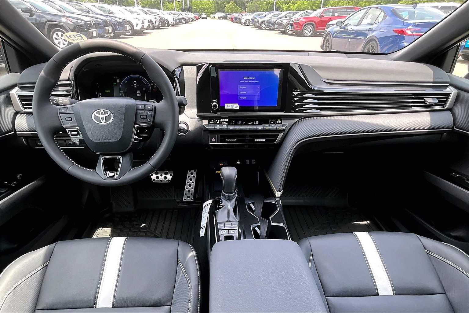 2025 Toyota Camry SE - Photo 12