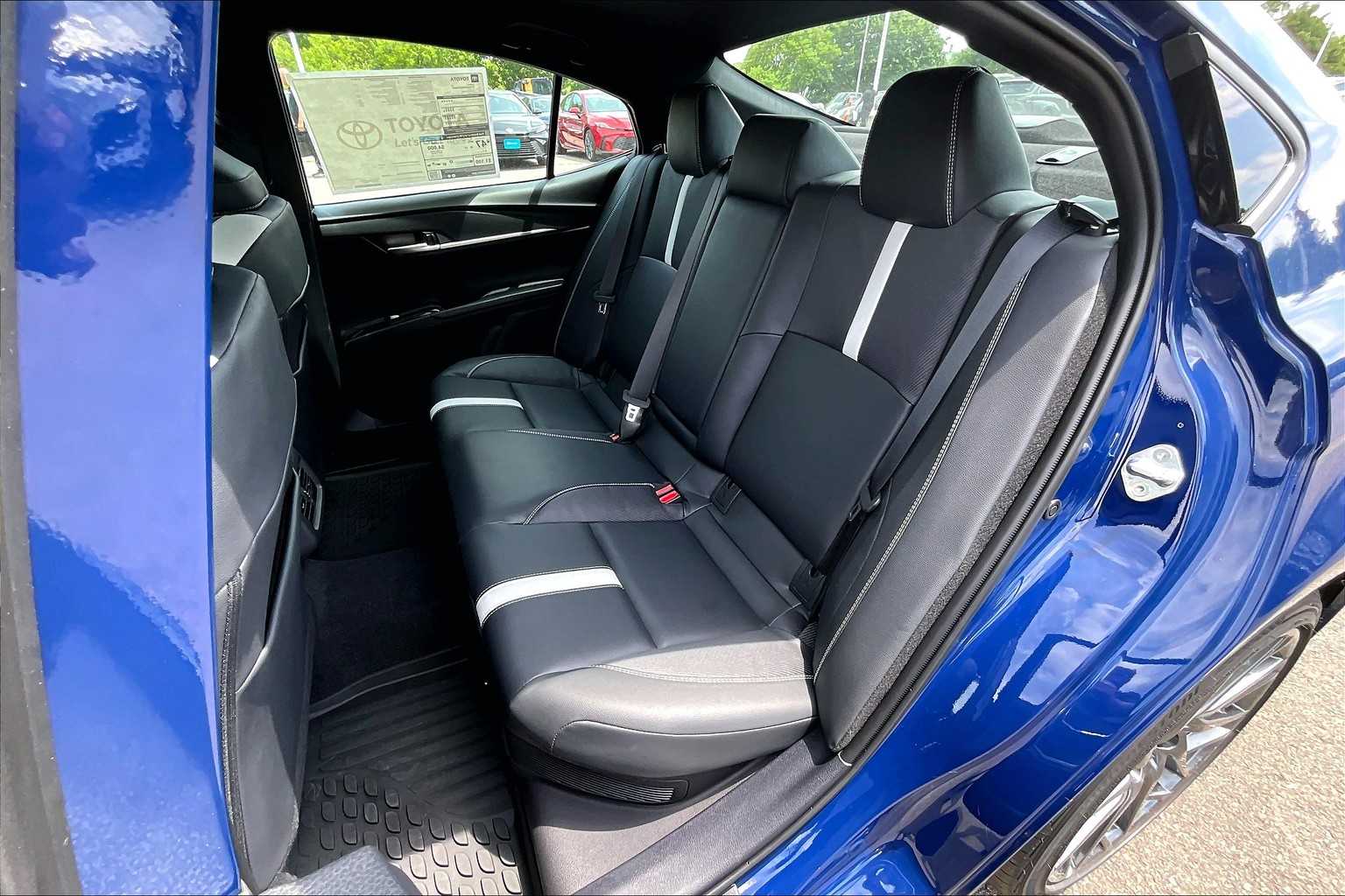 2025 Toyota Camry SE - Photo 15