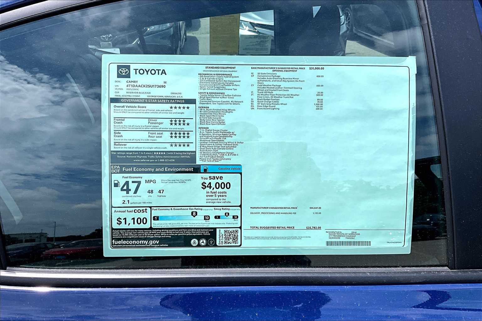 2025 Toyota Camry SE - Photo 18