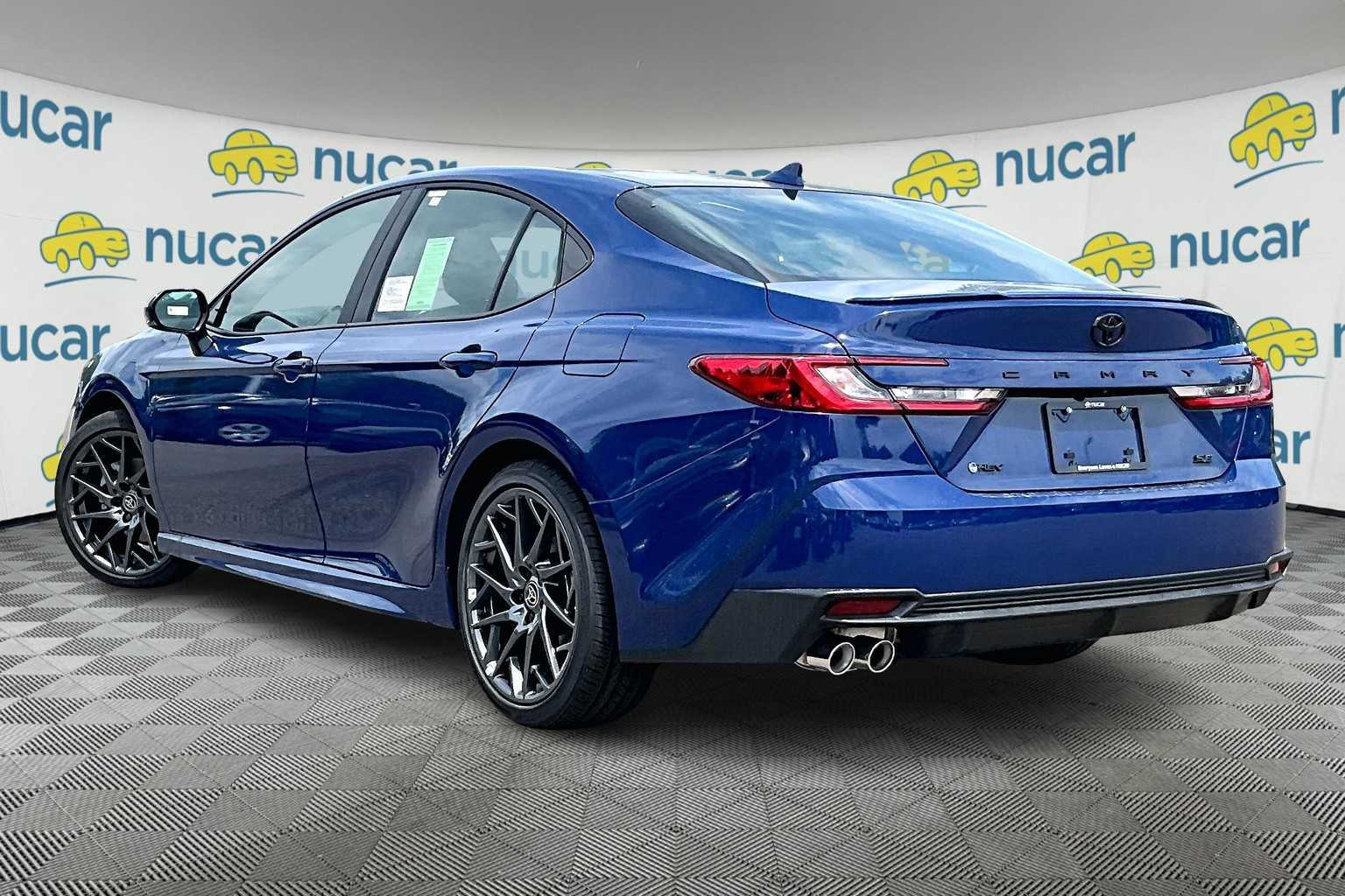 2025 Toyota Camry SE - Photo 5
