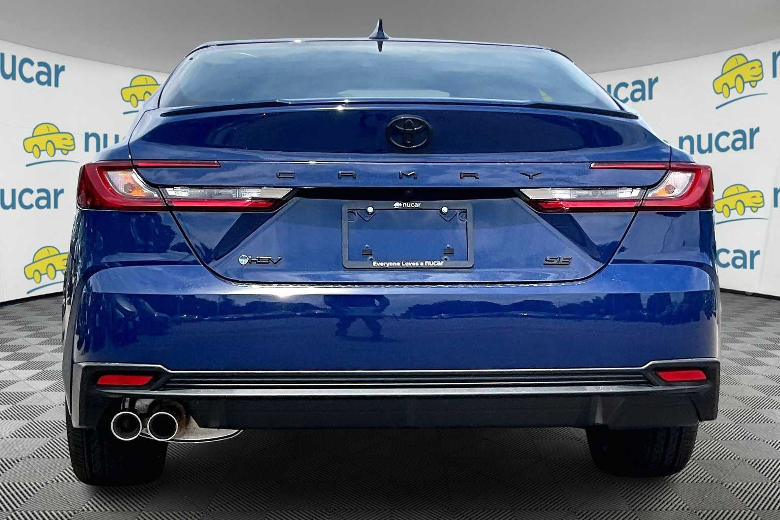 2025 Toyota Camry SE - Photo 6