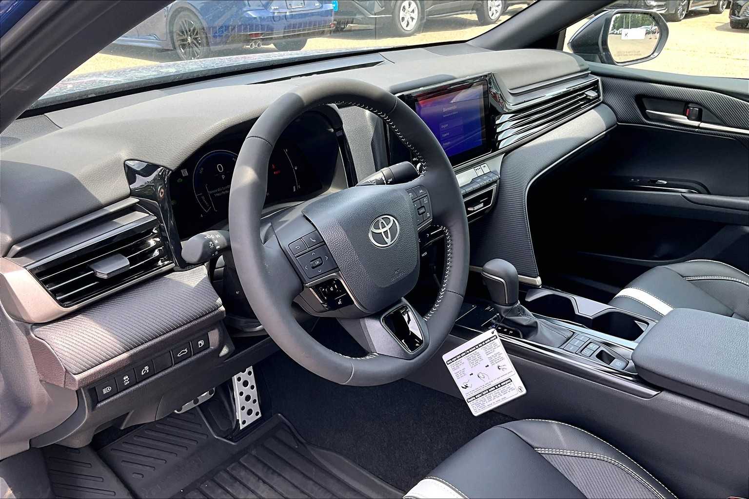 2025 Toyota Camry SE - Photo 9