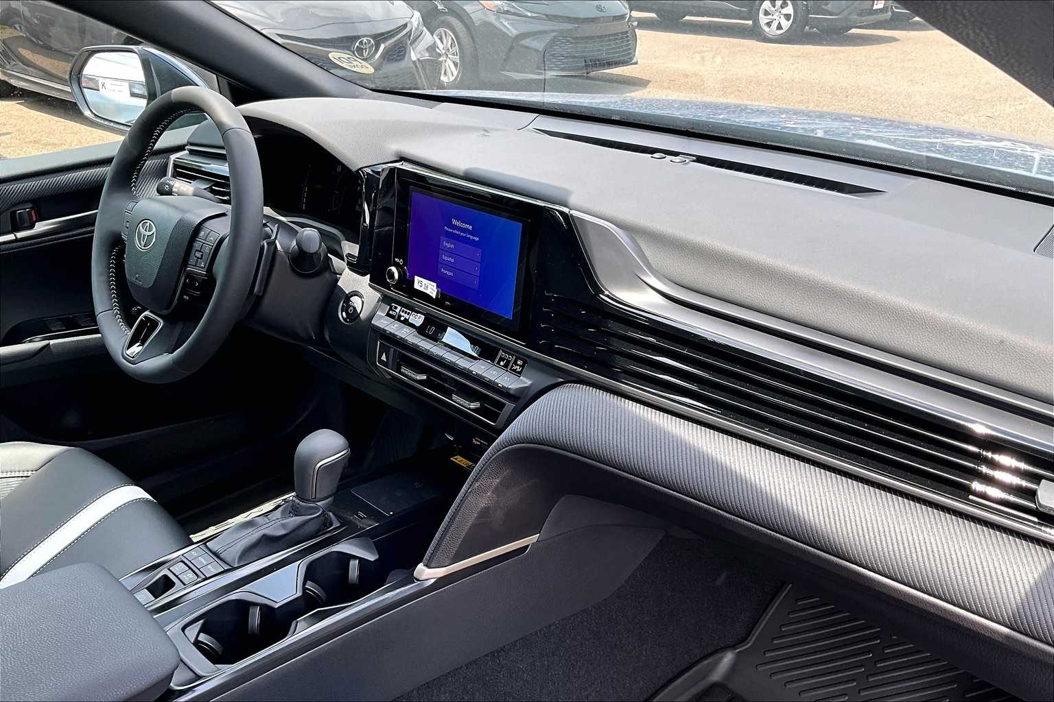 2025 Toyota Camry SE - Photo 10