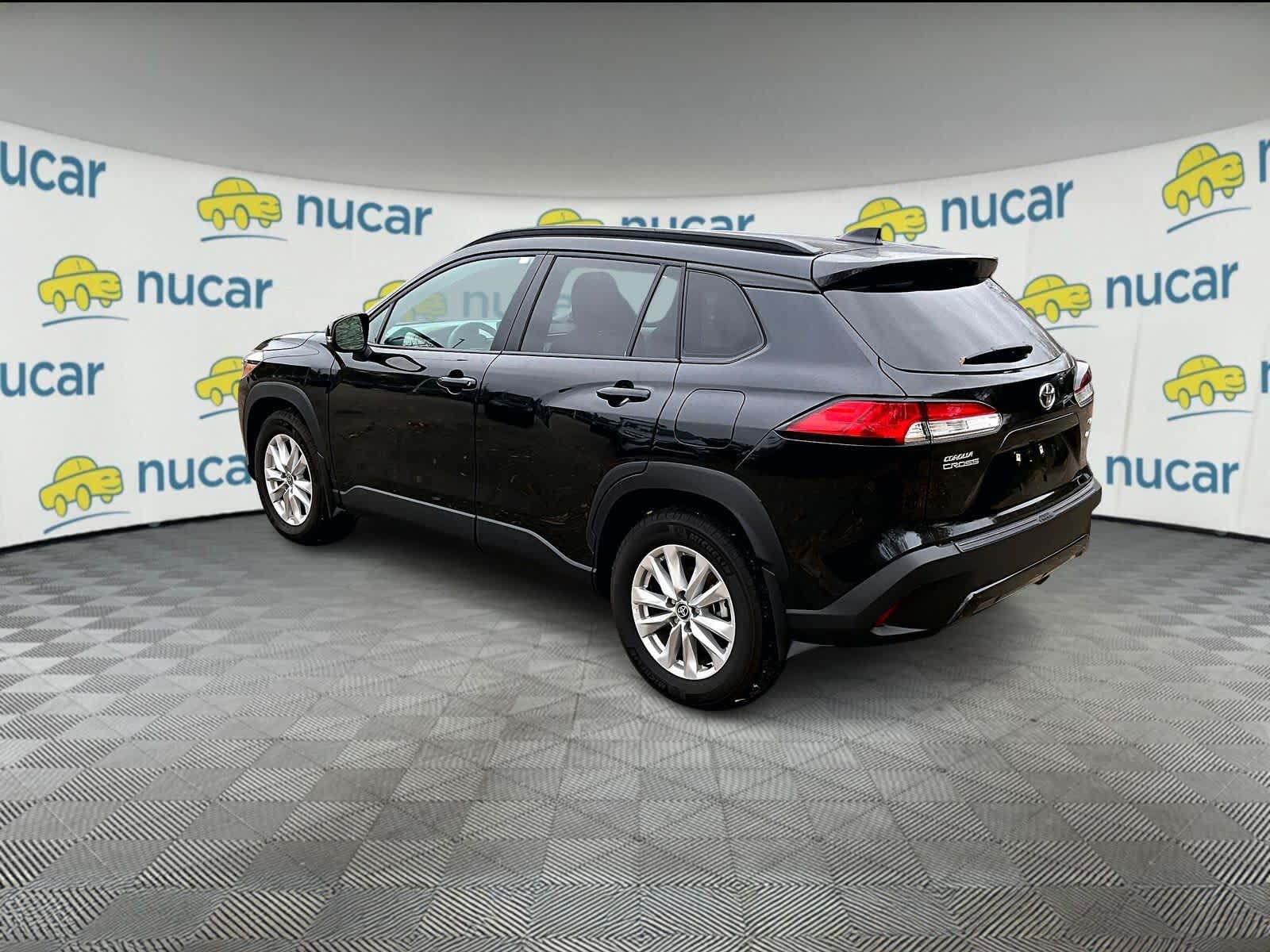 2025 Toyota Corolla Cross LE - Photo 3