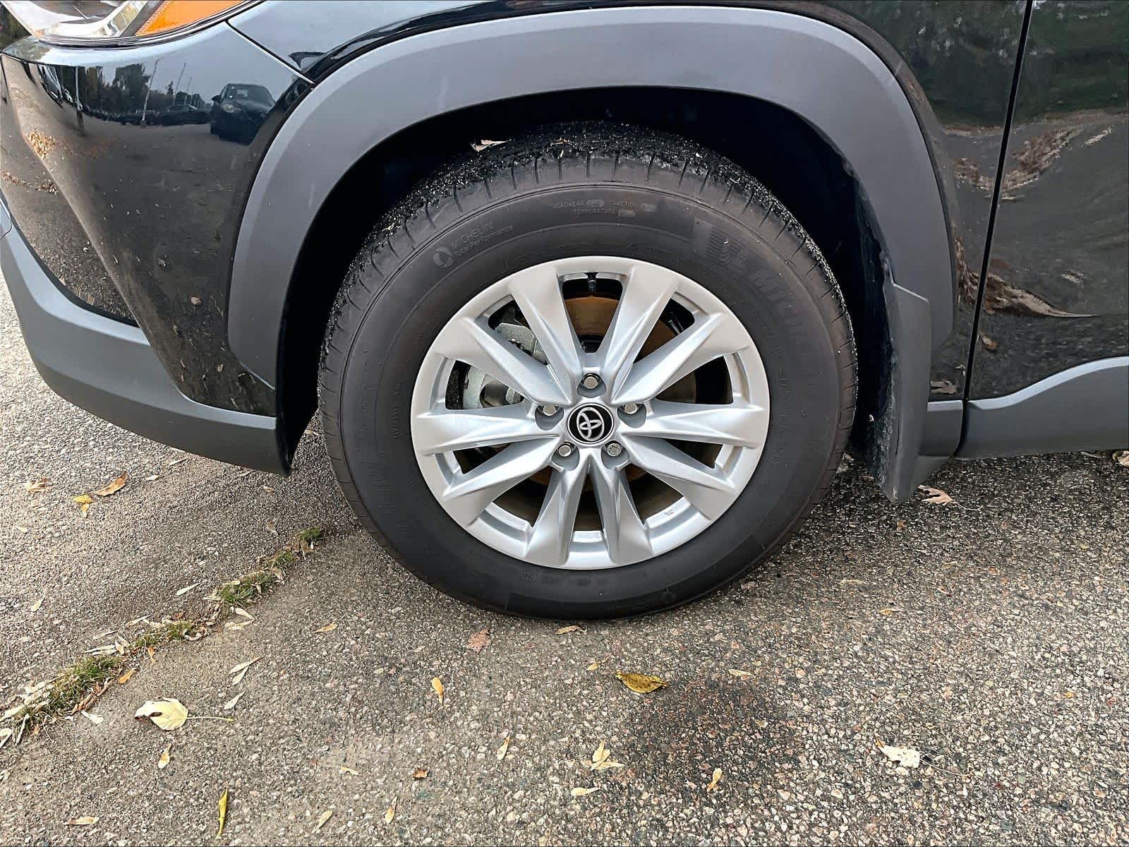 2025 Toyota Corolla Cross LE - Photo 4