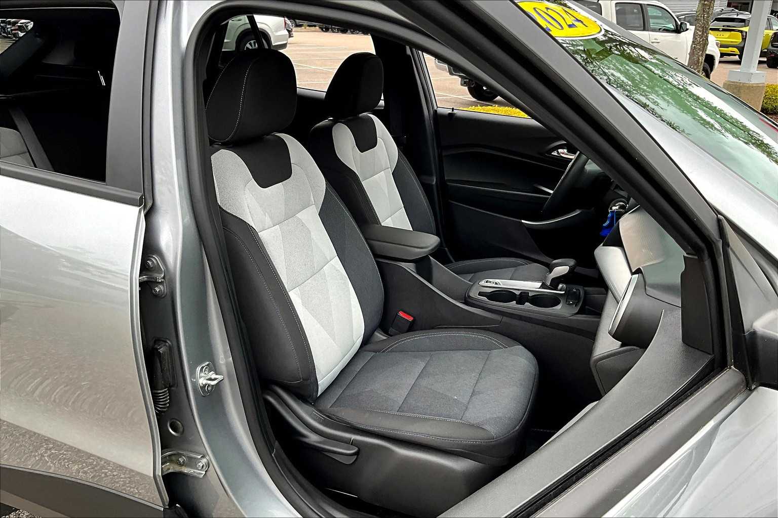 2024 Chevrolet Trax LS - Photo 11