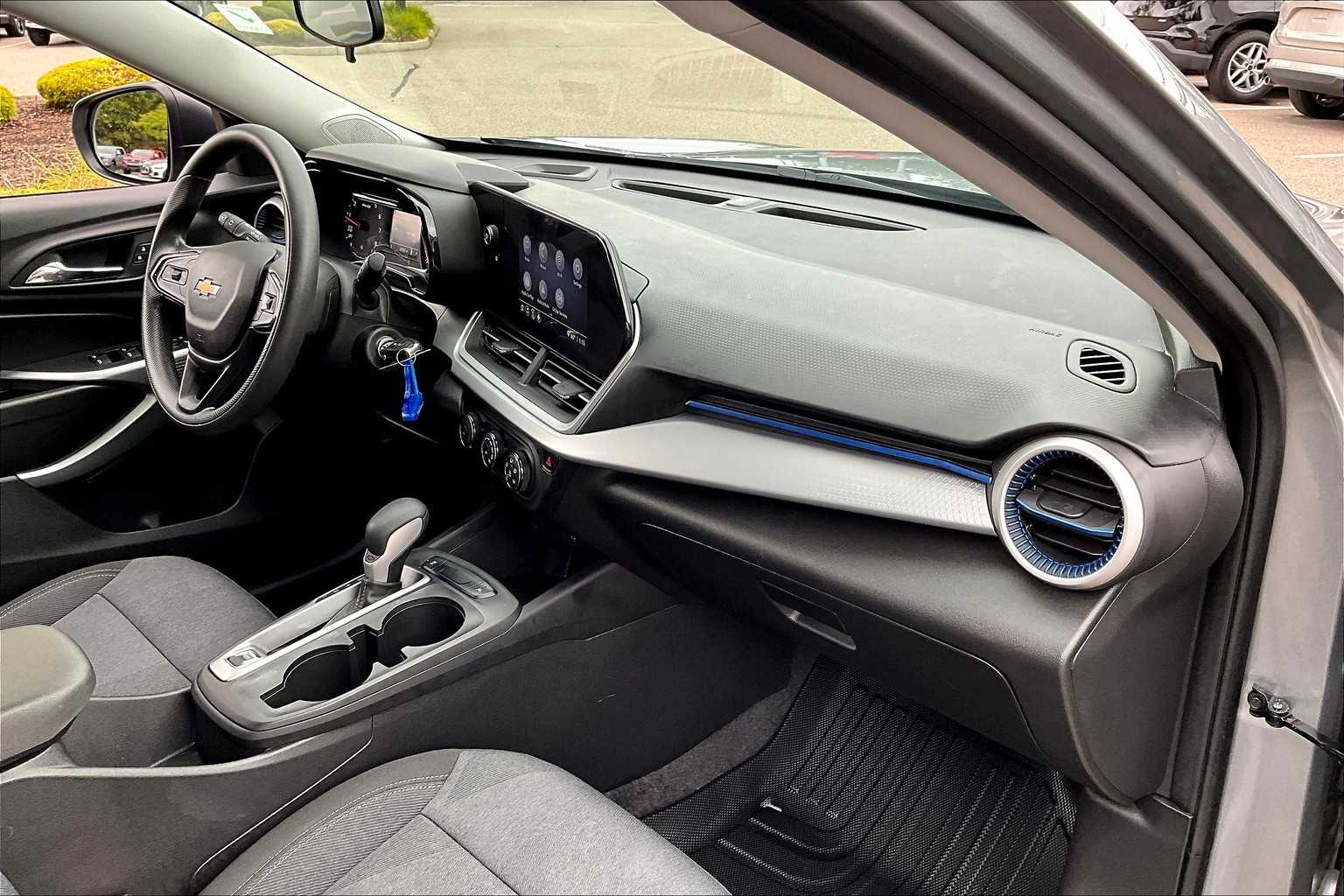 2024 Chevrolet Trax LS - Photo 14