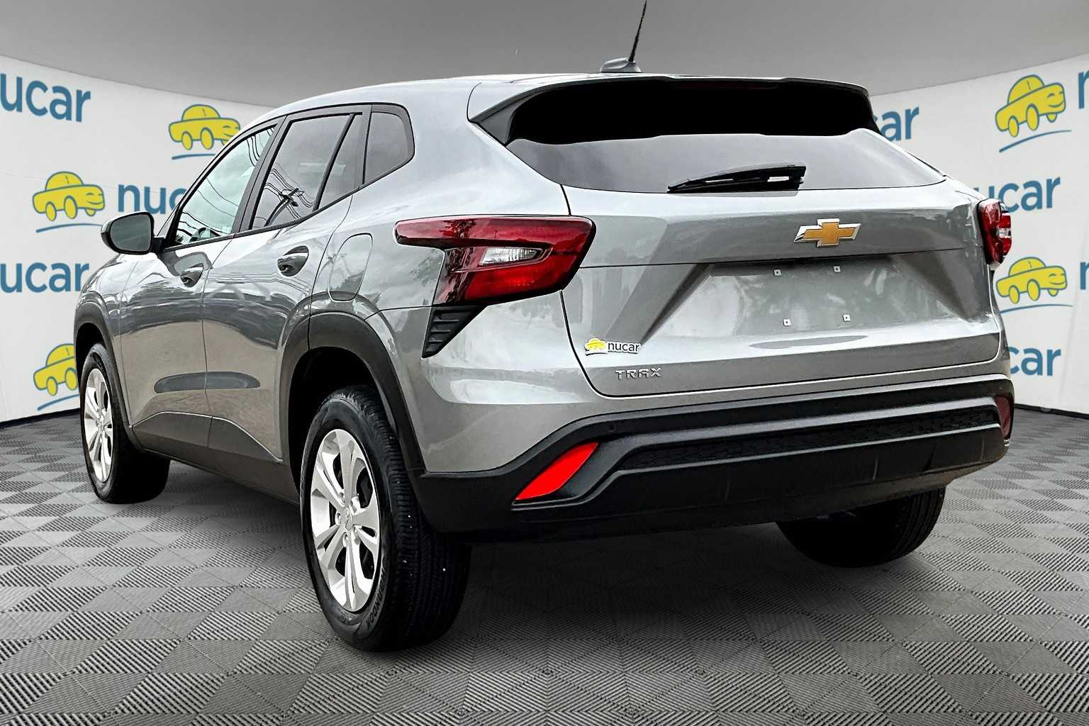 2024 Chevrolet Trax LS - Photo 4