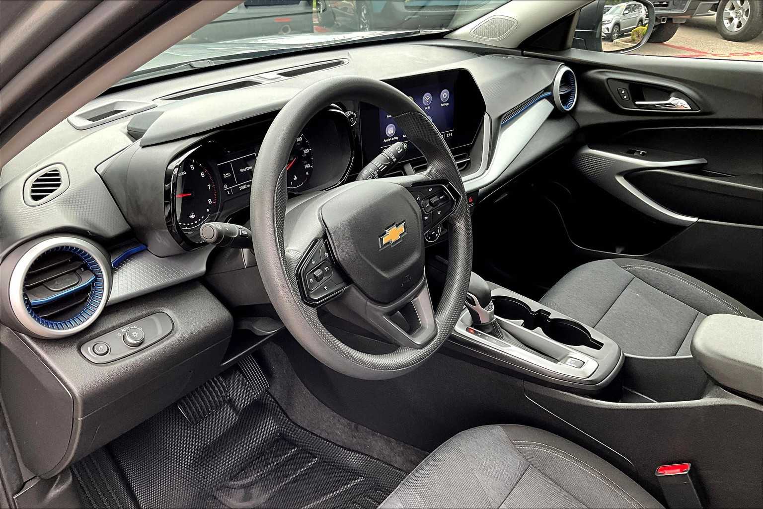 2024 Chevrolet Trax LS - Photo 8